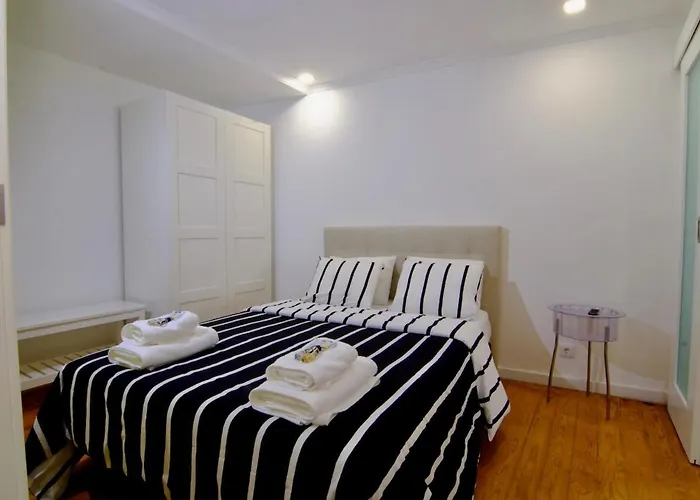 1st Tram 28 شقة *